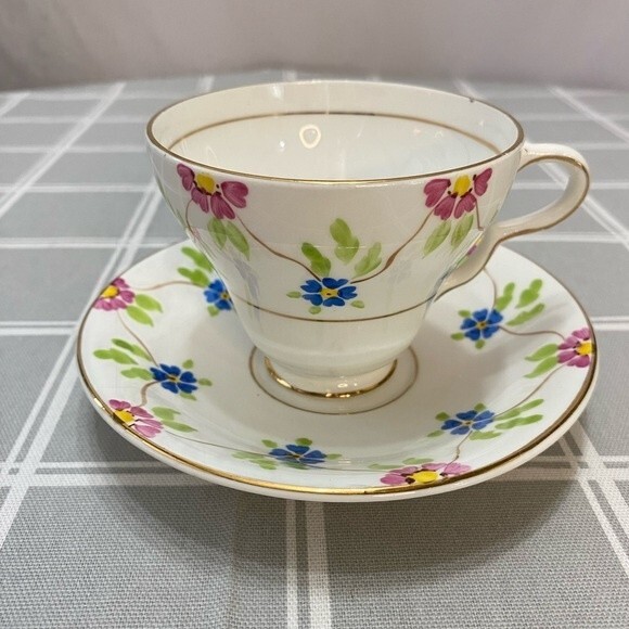 Vtg Bone China Taylor & Kent England Teacup & Saucer Gilded Pink Blue Flowers - Picture 3 of 8